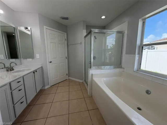 1722 Ne 21st St, Cape Coral, Florida 33909