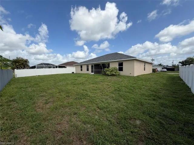 1722 Ne 21st St, Cape Coral, Florida 33909