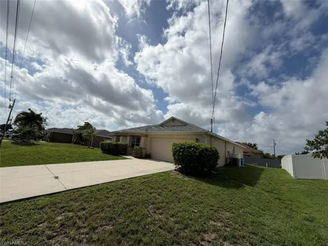 1722 Ne 21st St, Cape Coral, Florida 33909