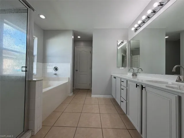 1722 Ne 21st St, Cape Coral, Florida 33909