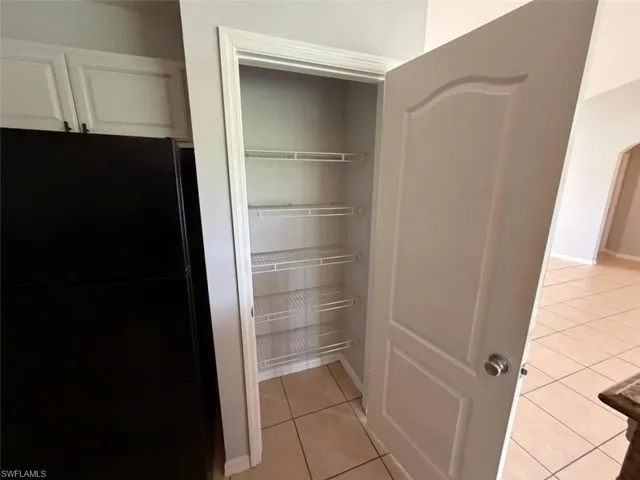 1722 Ne 21st St, Cape Coral, Florida 33909
