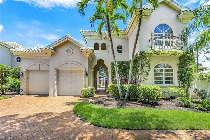 Curb appeal and CHARM -- 26407 Brick Lane!