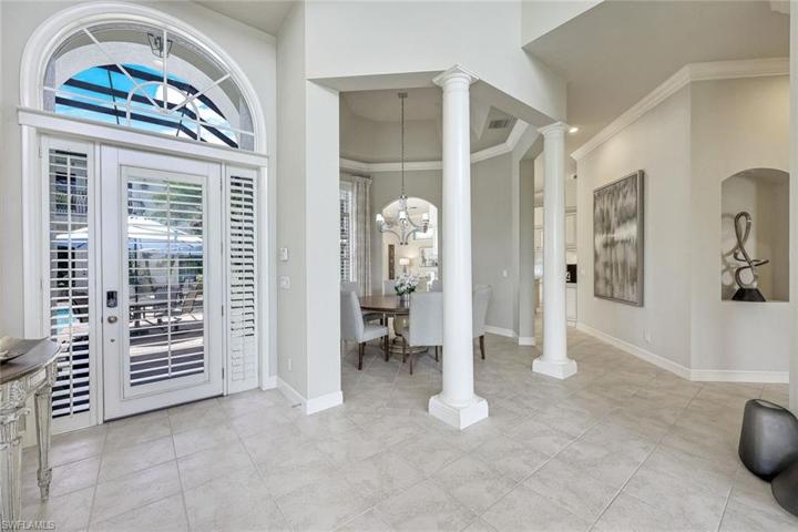 Foyer/entryway.