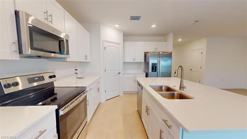 422 SW 31st Place
