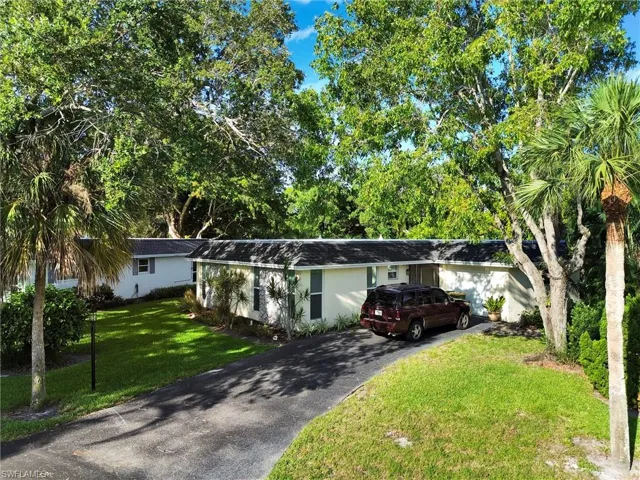 205 Georgetown Blvd 23, Naples, Florida 34112