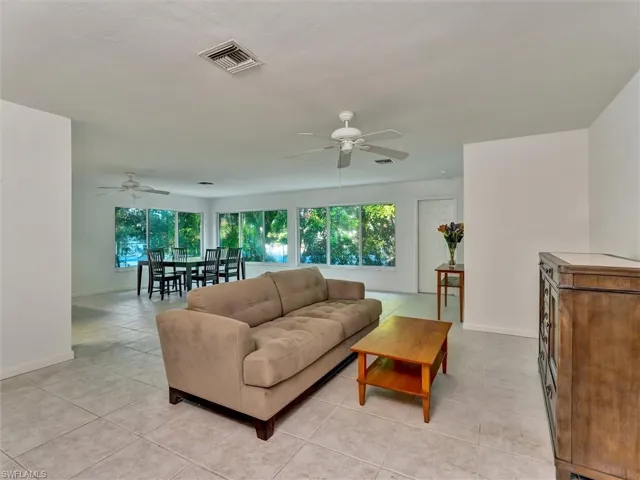 205 Georgetown Blvd 23, Naples, Florida 34112
