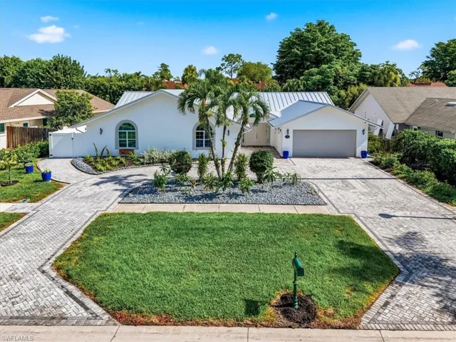 2467 Pine Woods Cir 3, Naples, Florida 34105