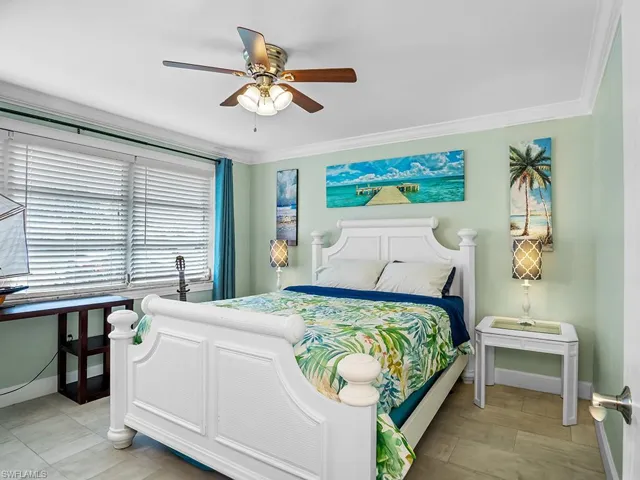 Second bedroom with tropical decor.
