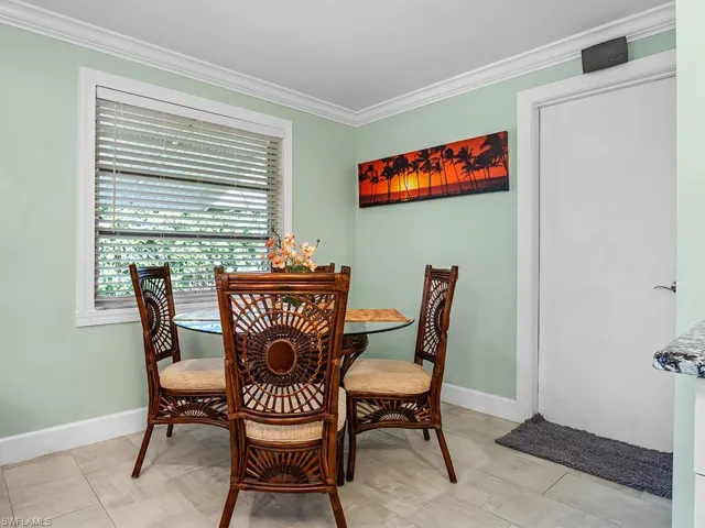Dining room with access to the kitchen.