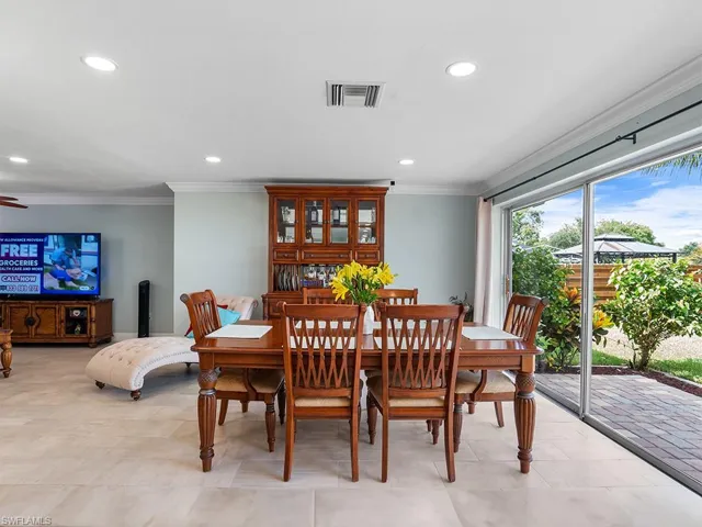 Dining room with garden view.