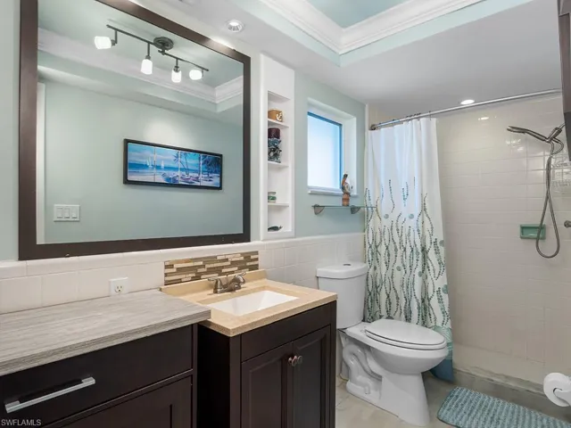Second bathroom with shower and modern finishes.