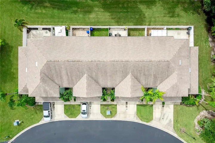 Birds eye view of property