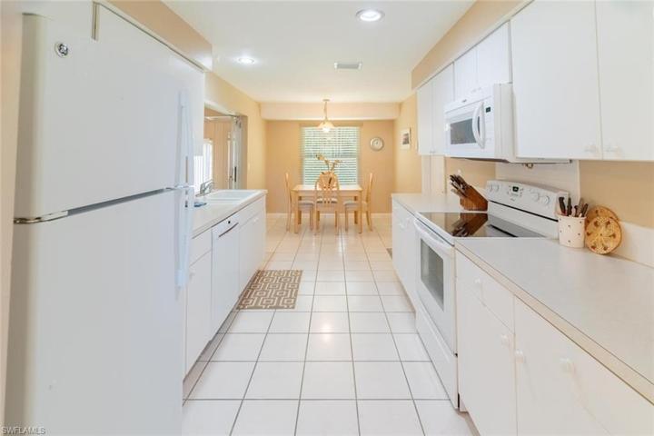 Eat-In Kitchen