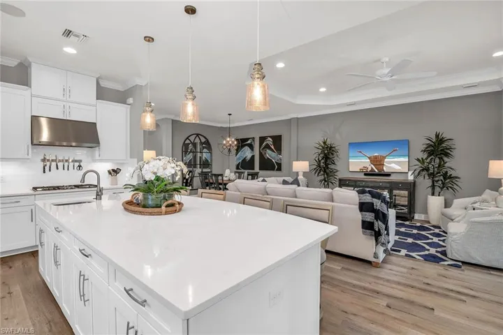 9614  Campanile  CIR, Naples, FL 34114
