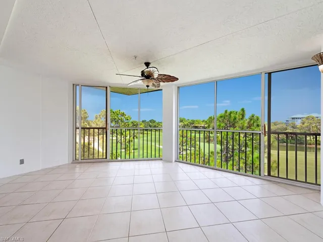 Unfurnished sunroom with ceiling fan