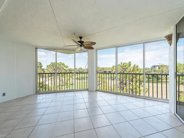 Unfurnished sunroom with ceiling fan