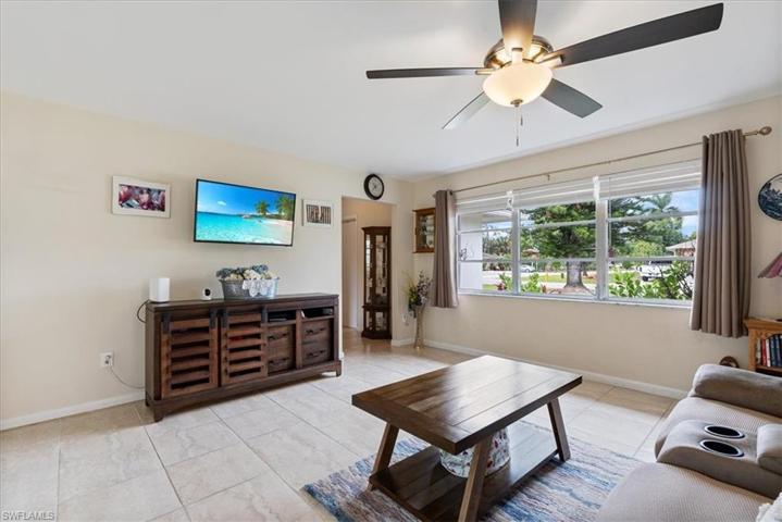 4941  Cortez  CIR, Naples, FL 34112