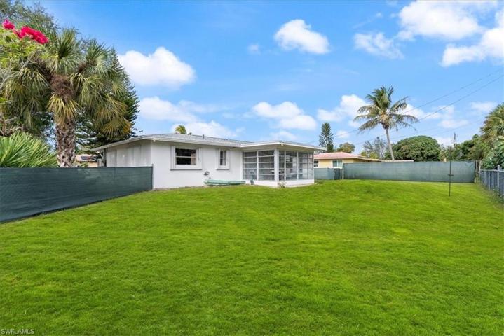 4941  Cortez  CIR, Naples, FL 34112