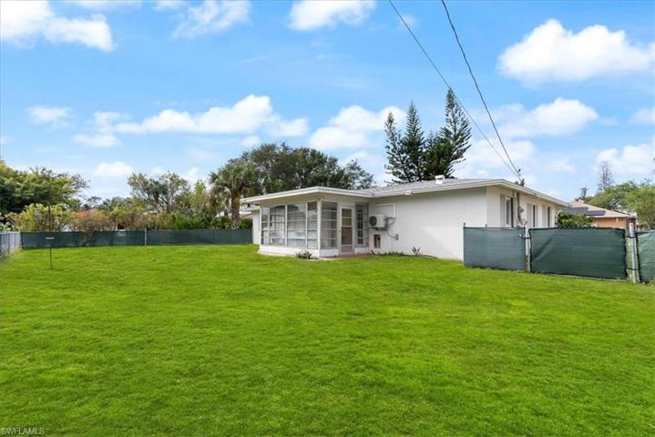 4941  Cortez  CIR, Naples, FL 34112
