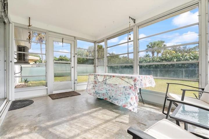 4941  Cortez  CIR, Naples, FL 34112