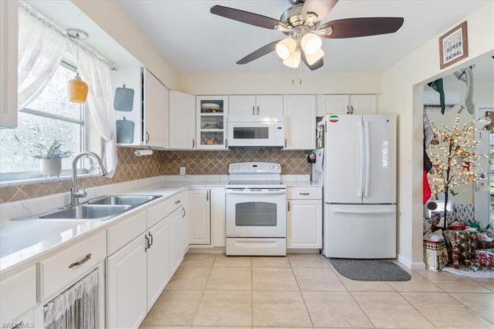 4941  Cortez  CIR, Naples, FL 34112