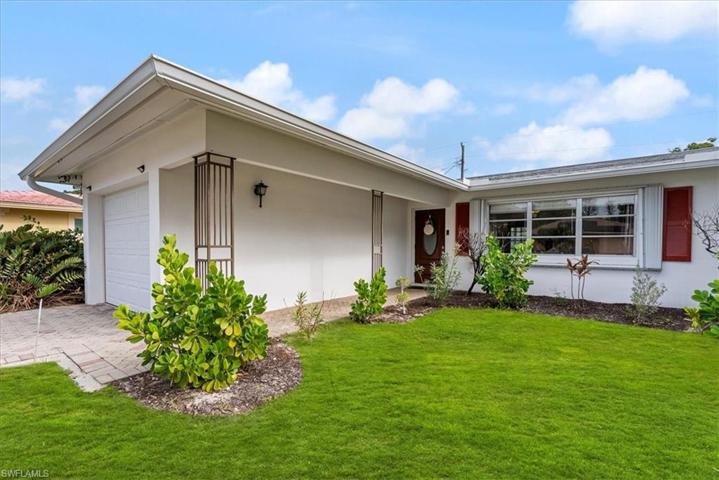 4941  Cortez  CIR, Naples, FL 34112