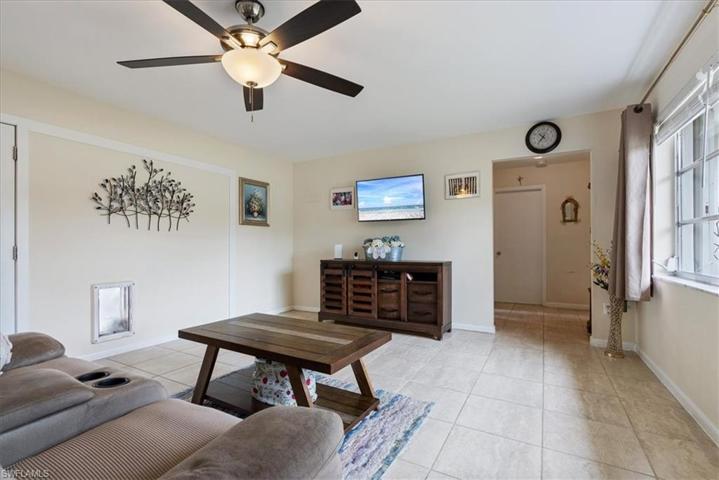 4941  Cortez  CIR, Naples, FL 34112