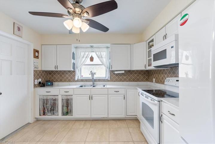 4941  Cortez  CIR, Naples, FL 34112