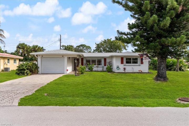 4941  Cortez  CIR, Naples, FL 34112