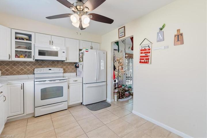 4941  Cortez  CIR, Naples, FL 34112