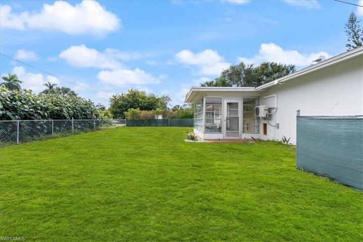 4941  Cortez  CIR, Naples, FL 34112