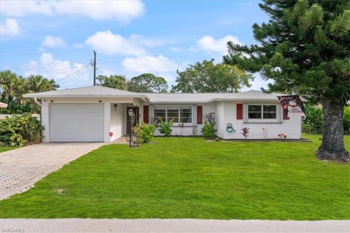 4941  Cortez  CIR, Naples, FL 34112