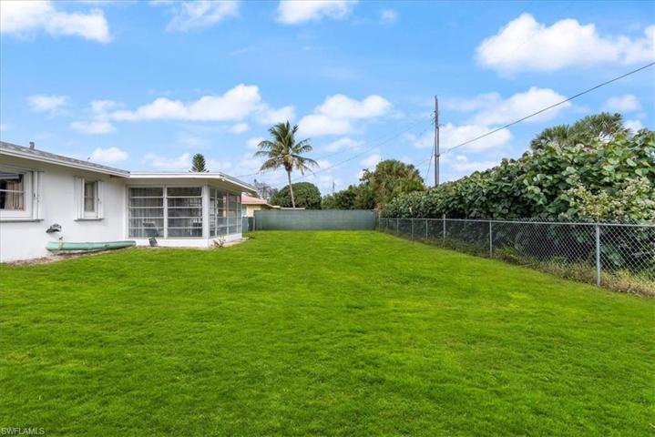 4941  Cortez  CIR, Naples, FL 34112