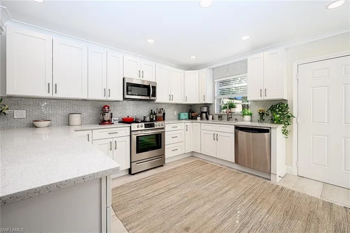 180  Cypress E WAY, Naples, FL 34110