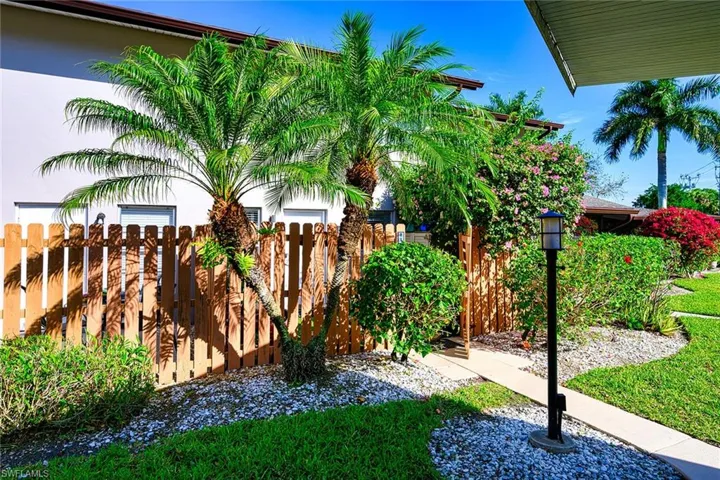 180  Cypress E WAY, Naples, FL 34110