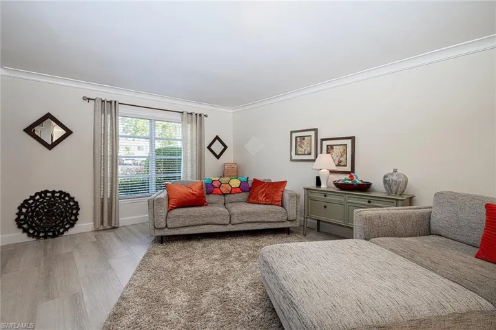 180  Cypress E WAY, Naples, FL 34110