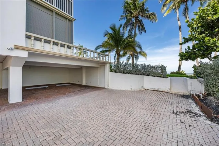 1275  Gulf Shore N BLVD, Naples, FL 34102