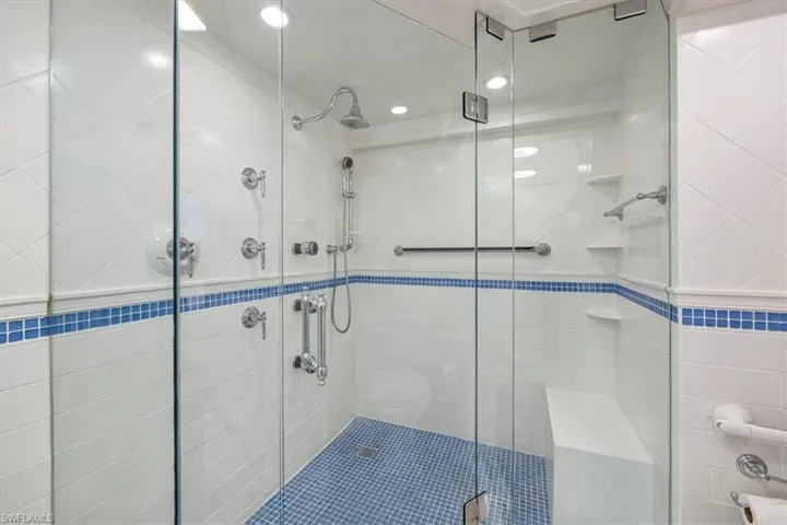 1275  Gulf Shore N BLVD, Naples, FL 34102