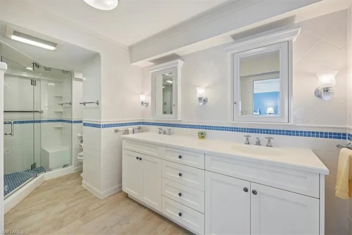 1275  Gulf Shore N BLVD, Naples, FL 34102