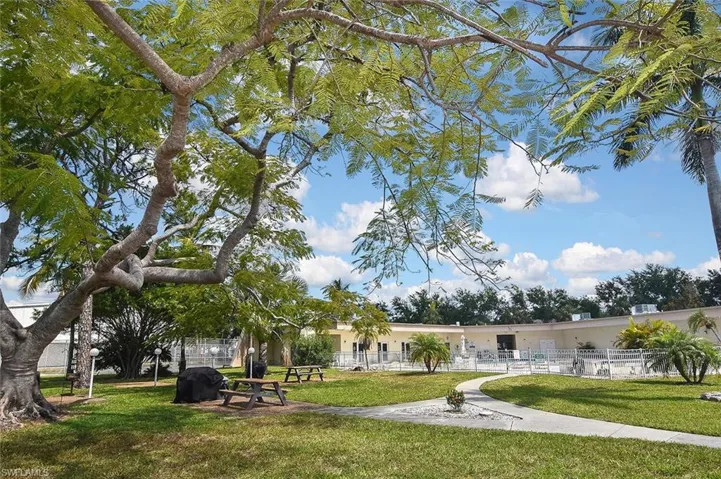 2079  Barkeley  LN, Fort Myers, FL 33907