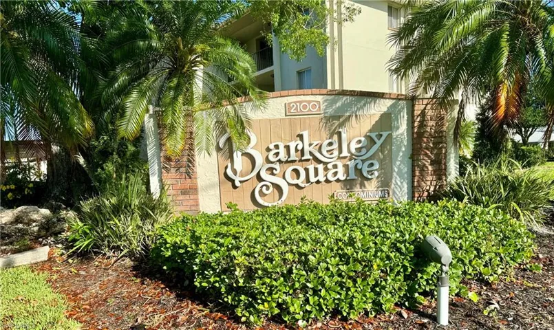 Barkeley Square-Just off of Beacon Blvd