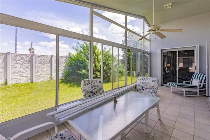 Sunroom with ceiling fan