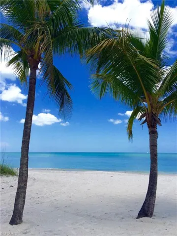 BEACH NAPLES