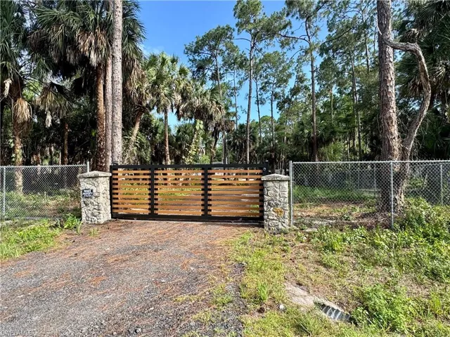130 Jung Blvd W, Naples, Florida 34120