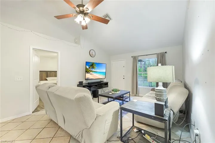 Vaulted ceiling with a ceiling fan light fixture