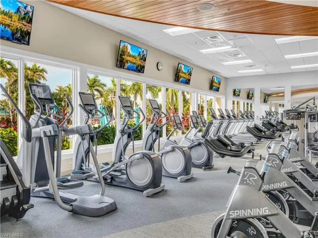 14695 Edgewater Cir, Naples, Florida 34114