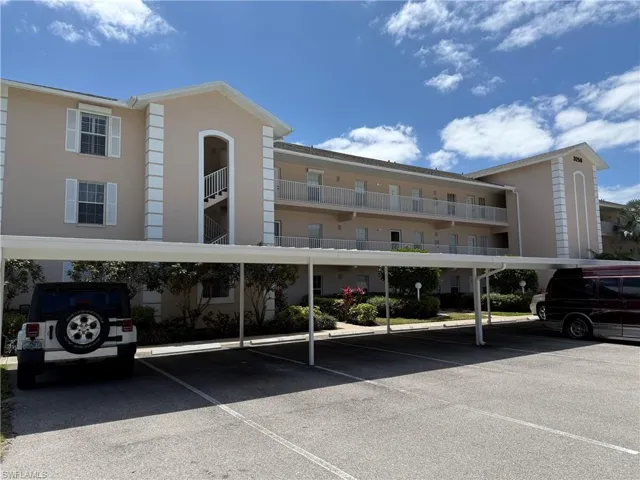 3250 Cypress Glen Way 422, Naples, Florida 34109