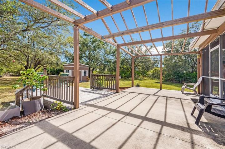 Outdoor deck