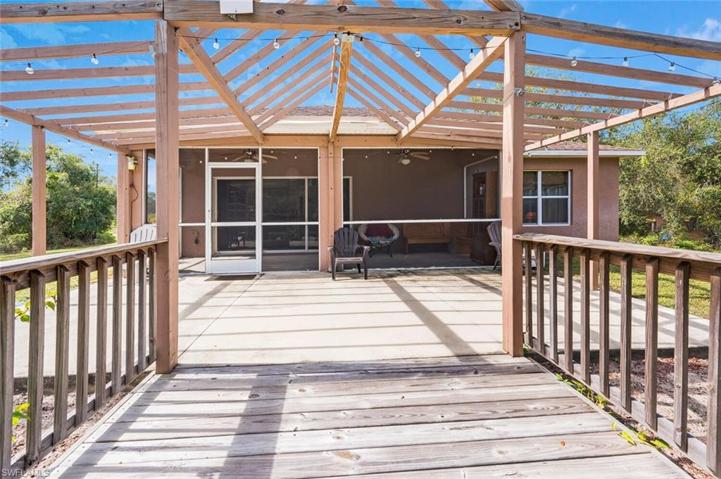 Outdoor deck