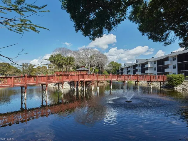 600  Neapolitan  WAY, Naples, FL 34103